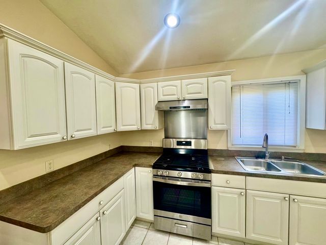 15338 Flanders Street, Southgate, MI 48195