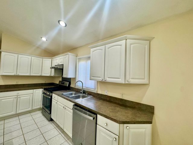 15338 Flanders Street, Southgate, MI 48195