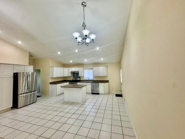 15338 Flanders Street, Southgate, MI 48195