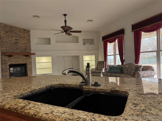 3201 Greenbriar, Durant, OK 74701