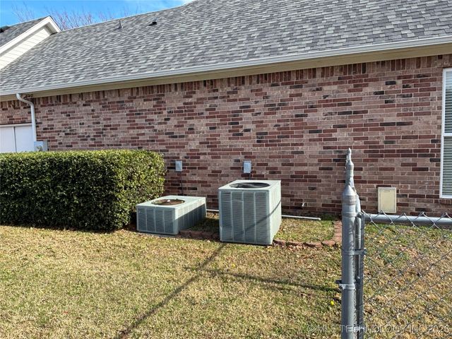 3201 Greenbriar, Durant, OK 74701