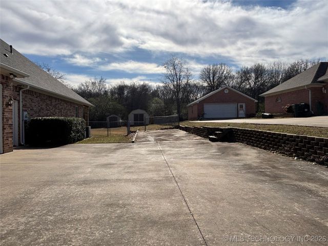 3201 Greenbriar, Durant, OK 74701