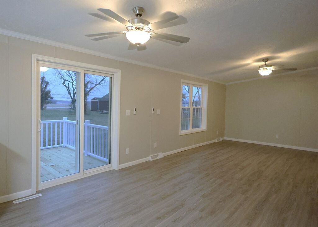 Image 11 of property listing at 2114 Cedar Ave Avenue, Salem, IL 62881