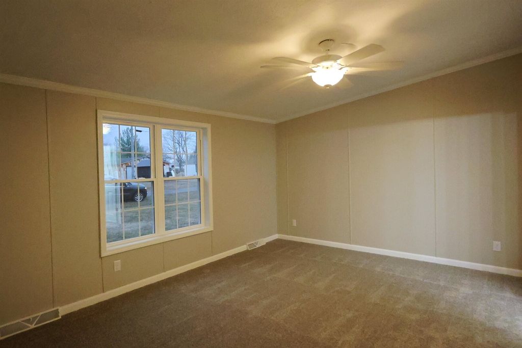 Image 13 of property listing at 2114 Cedar Ave Avenue, Salem, IL 62881