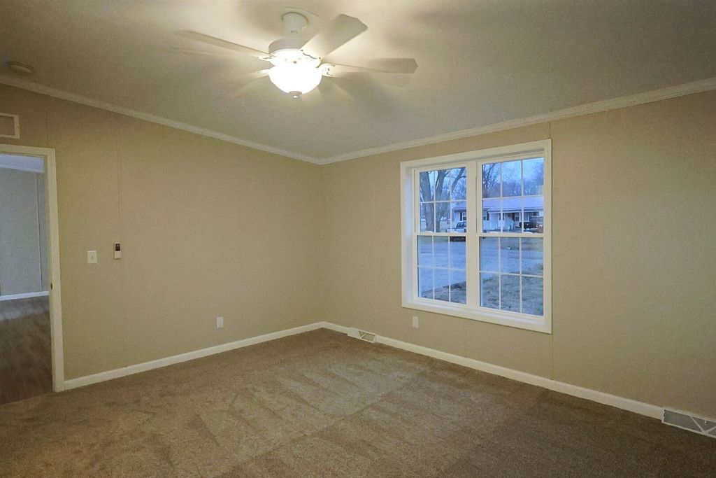 Image 14 of property listing at 2114 Cedar Ave Avenue, Salem, IL 62881