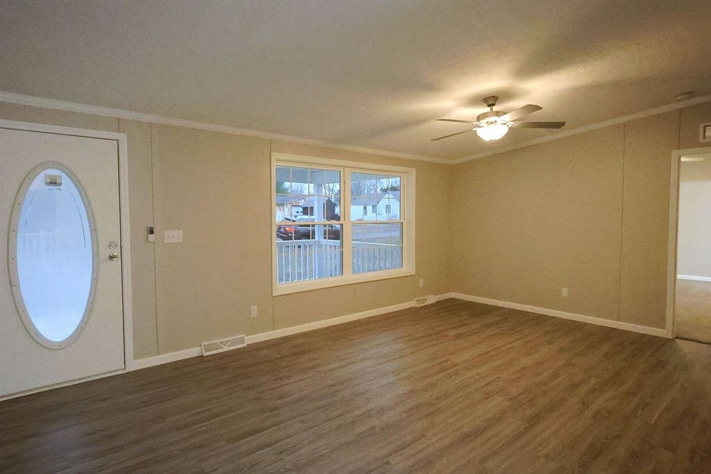 Image 3 of property listing at 2114 Cedar Ave Avenue, Salem, IL 62881