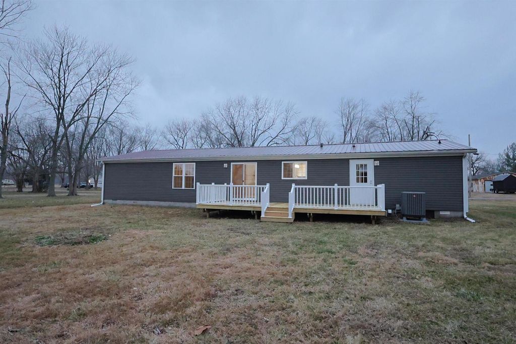 Image 22 of property listing at 2114 Cedar Ave Avenue, Salem, IL 62881