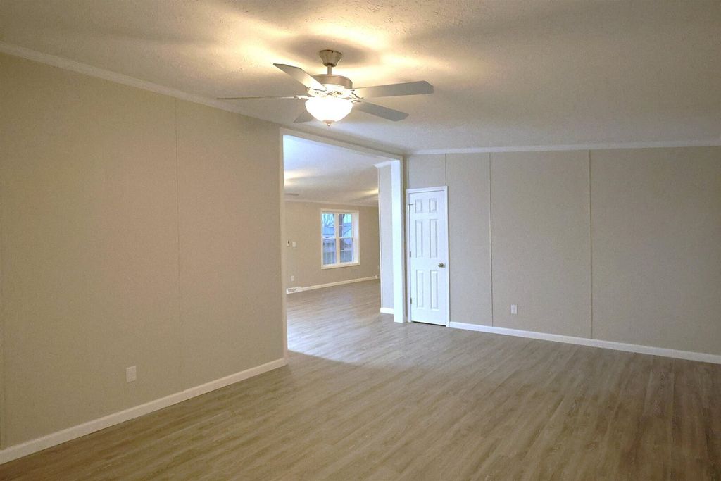 Image 4 of property listing at 2114 Cedar Ave Avenue, Salem, IL 62881