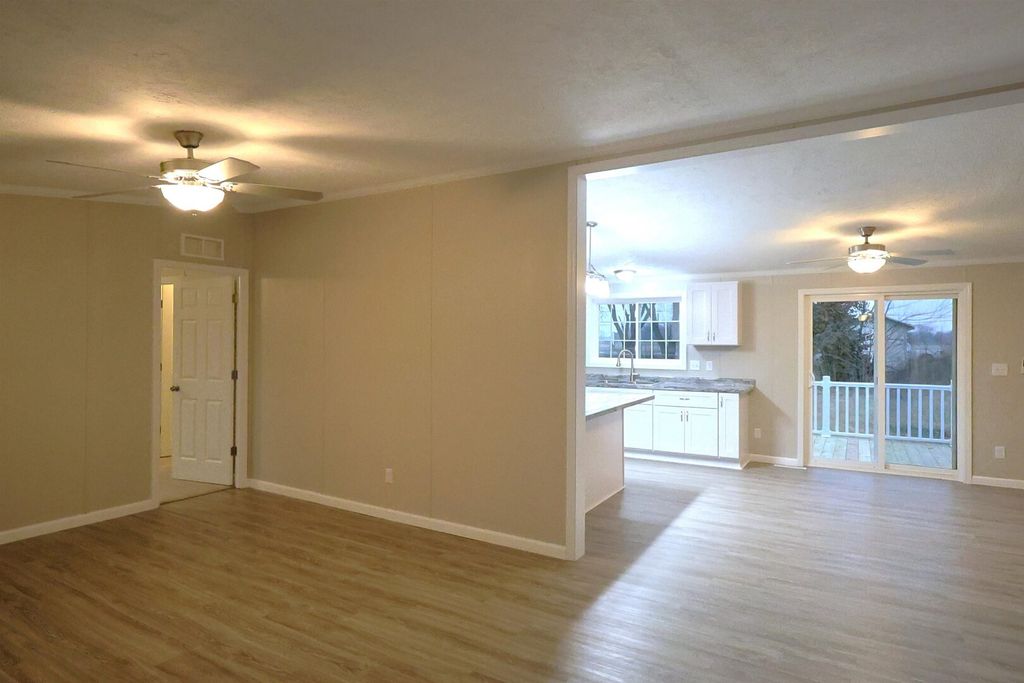 Image 5 of property listing at 2114 Cedar Ave Avenue, Salem, IL 62881