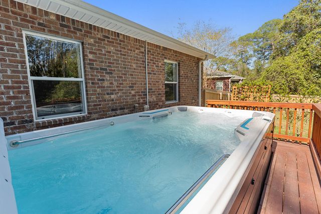 6 Davis Court, Shalimar, FL 32579