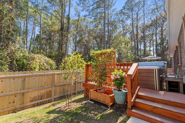 6 Davis Court, Shalimar, FL 32579