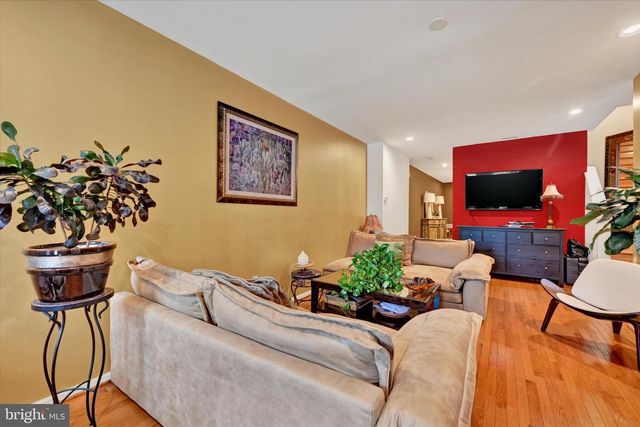 2072 LINDEN AVE, Baltimore, MD 21217