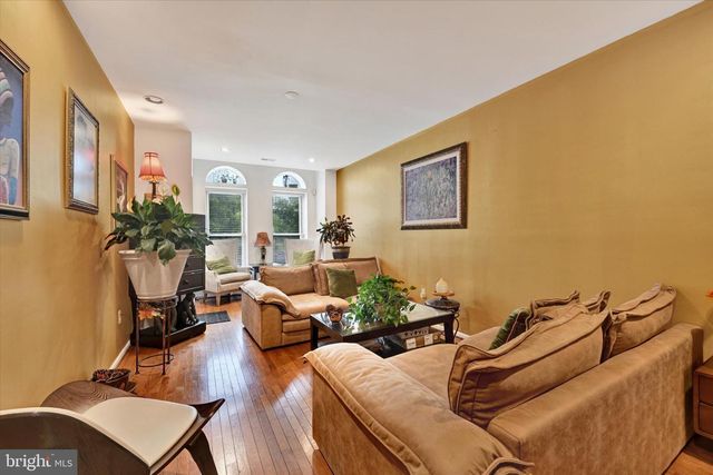 2072 LINDEN AVE, Baltimore, MD 21217