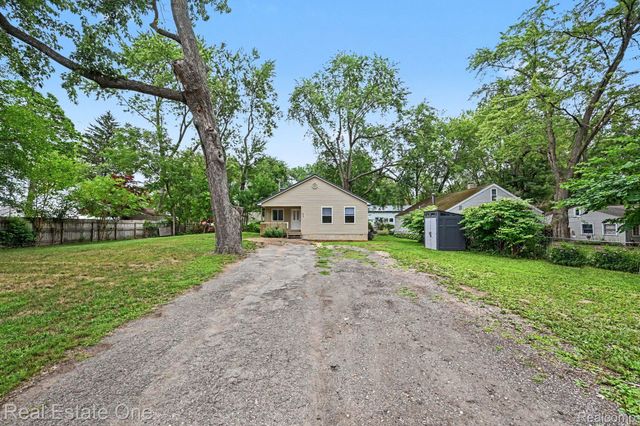3630 Highland Boulevard, Highland Charter Township, MI 48356