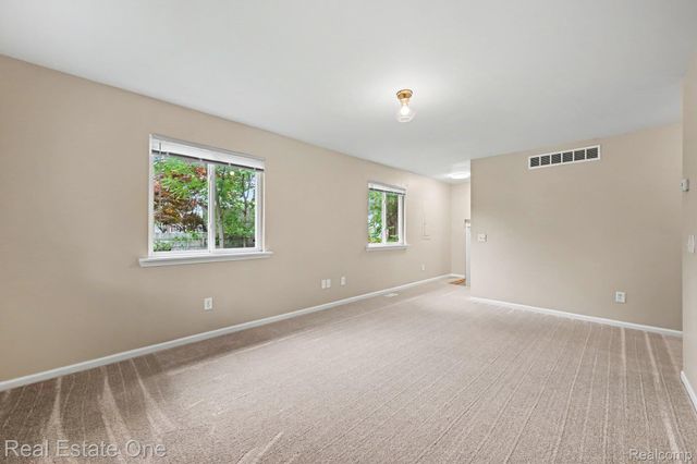 3630 Highland Boulevard, Highland Charter Township, MI 48356
