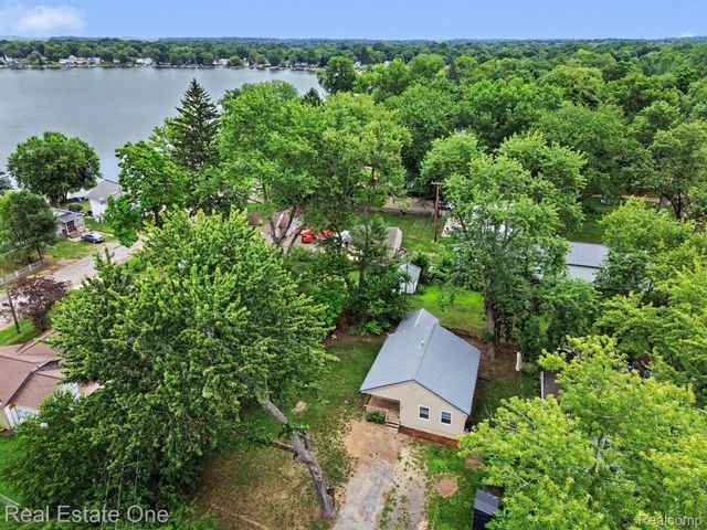 3630 Highland Boulevard, Highland Charter Township, MI 48356