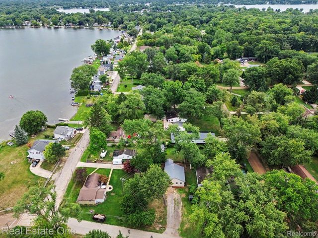 3630 Highland Boulevard, Highland Charter Township, MI 48356