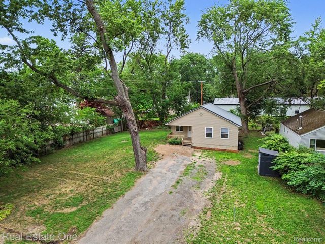 3630 Highland Boulevard, Highland Charter Township, MI 48356
