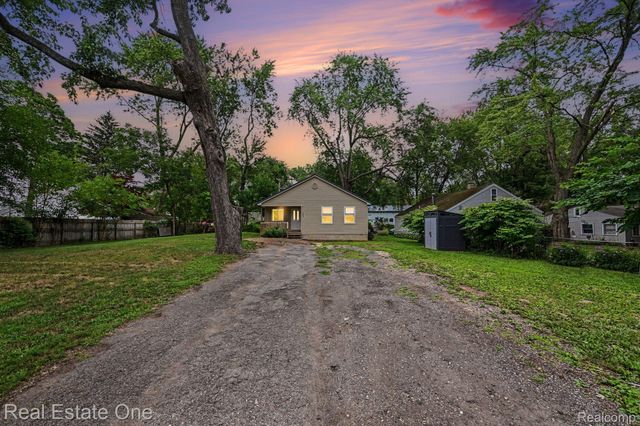 3630 Highland Boulevard, Highland Charter Township, MI 48356