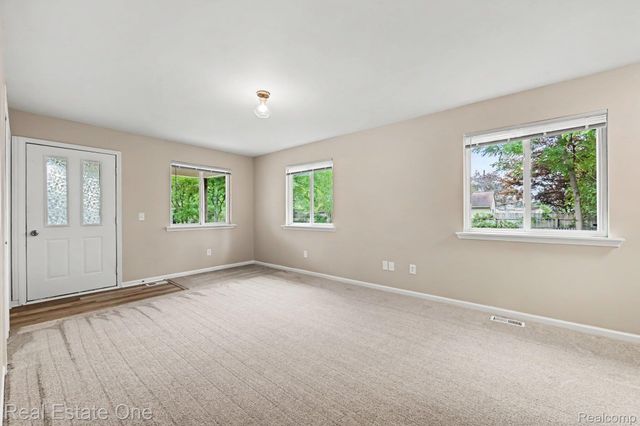 3630 Highland Boulevard, Highland Charter Township, MI 48356