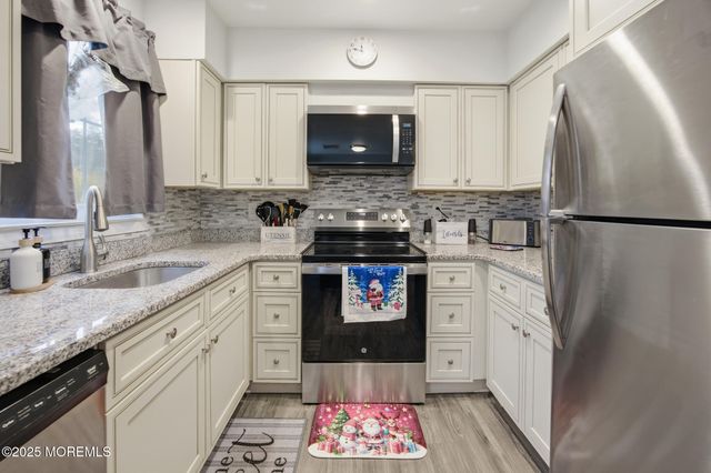 7B Canton Drive, Whiting, NJ 08759