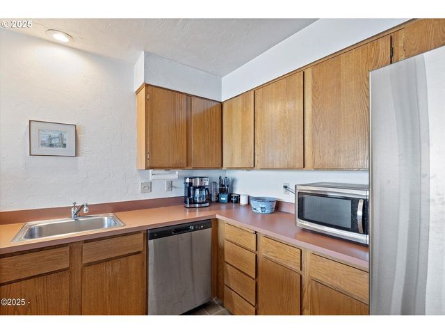 507 Nw ALPINE St 204, Newport, OR 97365