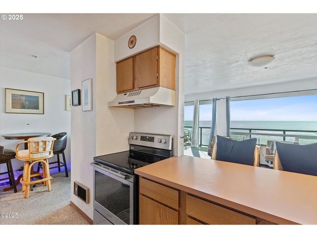 507 Nw ALPINE St 204, Newport, OR 97365