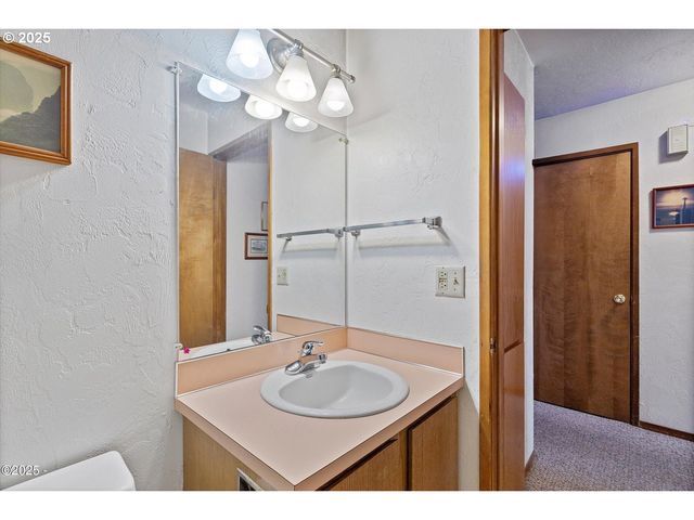 507 Nw ALPINE St 204, Newport, OR 97365