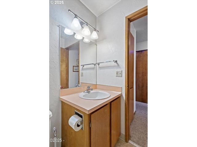 507 Nw ALPINE St 204, Newport, OR 97365