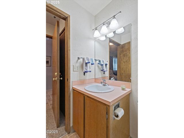 507 Nw ALPINE St 204, Newport, OR 97365