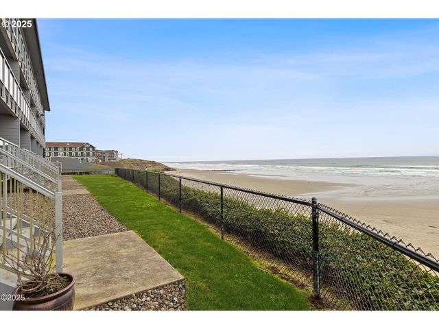 507 Nw ALPINE St 204, Newport, OR 97365