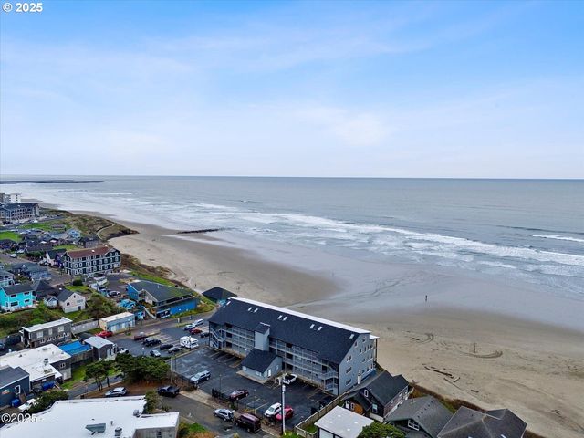 507 Nw ALPINE St 204, Newport, OR 97365