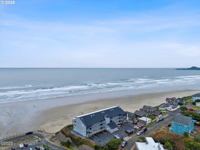 507 Nw ALPINE St 204, Newport, OR 97365