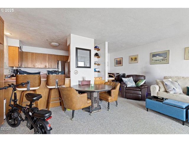 507 Nw ALPINE St 204, Newport, OR 97365