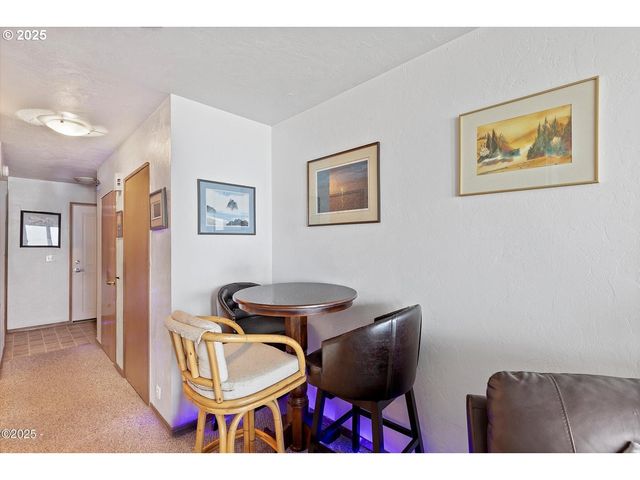 507 Nw ALPINE St 204, Newport, OR 97365