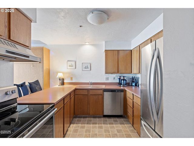 507 Nw ALPINE St 204, Newport, OR 97365