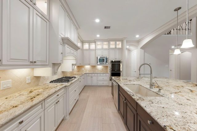 1006 Blossom Field Lane, Pinehurst, TX 77362
