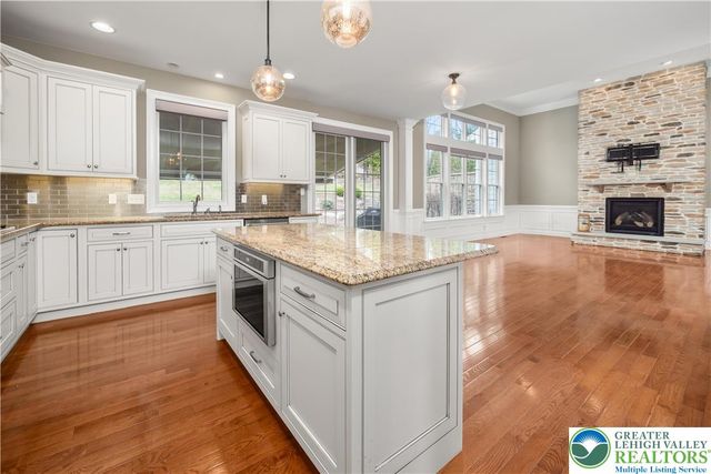 1970 Carriage Knoll Drive, Bethlehem City, PA 18015
