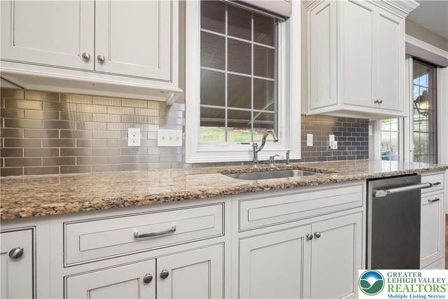 1970 Carriage Knoll Drive, Bethlehem City, PA 18015