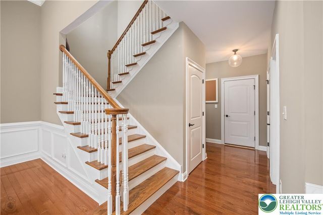 1970 Carriage Knoll Drive, Bethlehem City, PA 18015