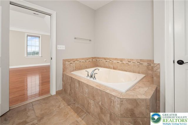 1970 Carriage Knoll Drive, Bethlehem City, PA 18015