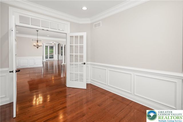 1970 Carriage Knoll Drive, Bethlehem City, PA 18015