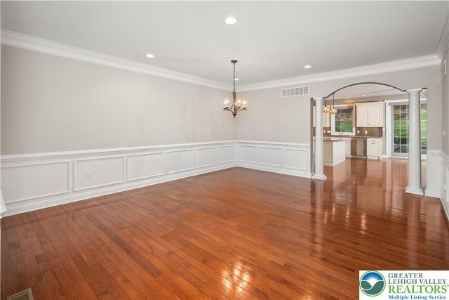 1970 Carriage Knoll Drive, Bethlehem City, PA 18015