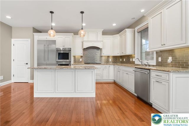 1970 Carriage Knoll Drive, Bethlehem City, PA 18015