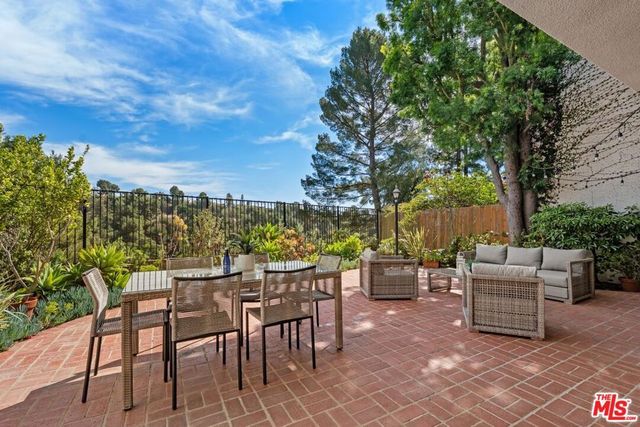 2628 Claray Drive, Los Angeles, CA 90077