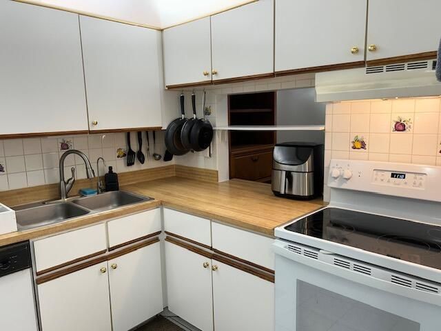 109 Lake Susan Drive, West Palm Beach, FL 33411