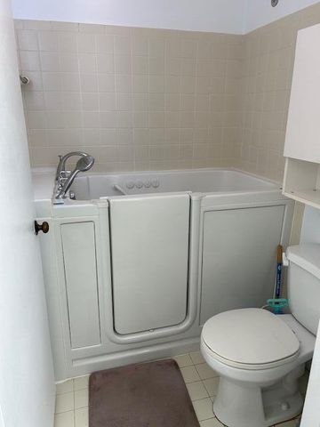 109 Lake Susan Drive, West Palm Beach, FL 33411