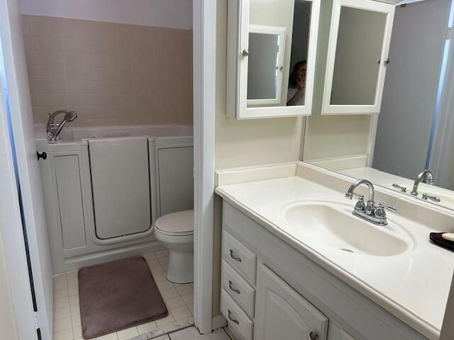 109 Lake Susan Drive, West Palm Beach, FL 33411