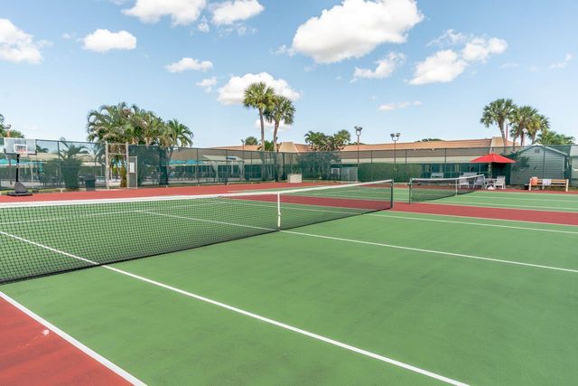 109 Lake Susan Drive, West Palm Beach, FL 33411