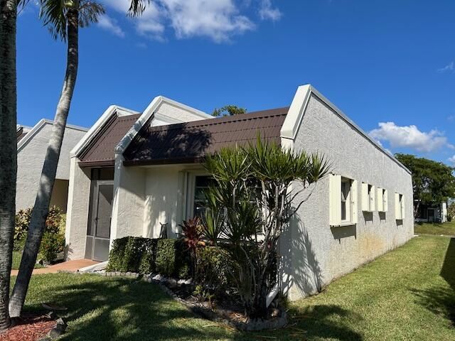 109 Lake Susan Drive, West Palm Beach, FL 33411